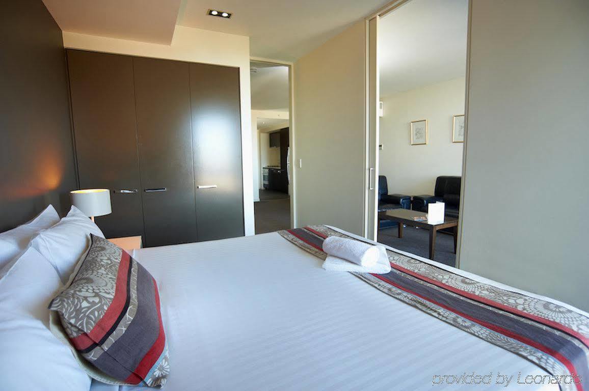 City Edge East Melbourne Apartment Hotel Екстер'єр фото